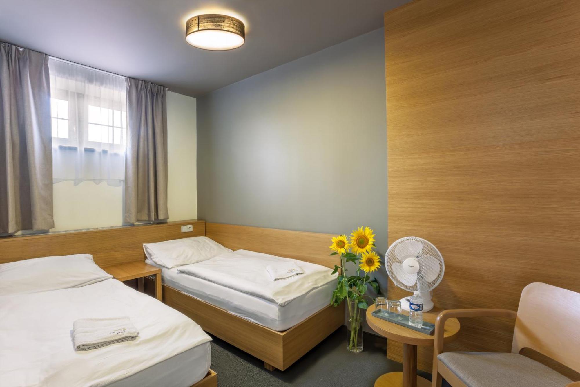 Hotel Lidovy Dum Bzenec Exterior photo