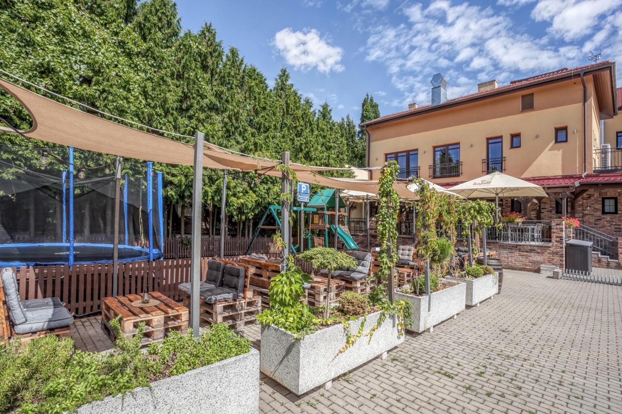 Hotel Lidovy Dum Bzenec Exterior photo