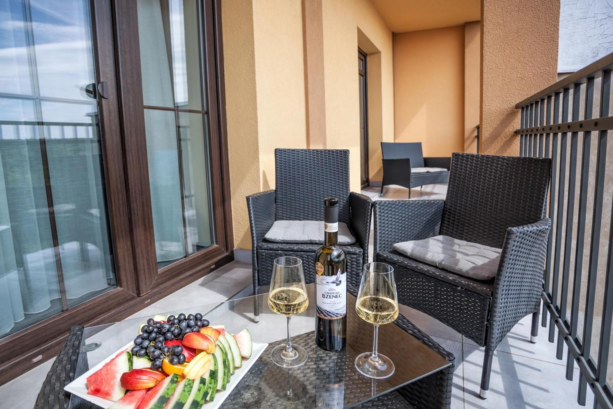 Hotel Lidovy Dum Bzenec Exterior photo
