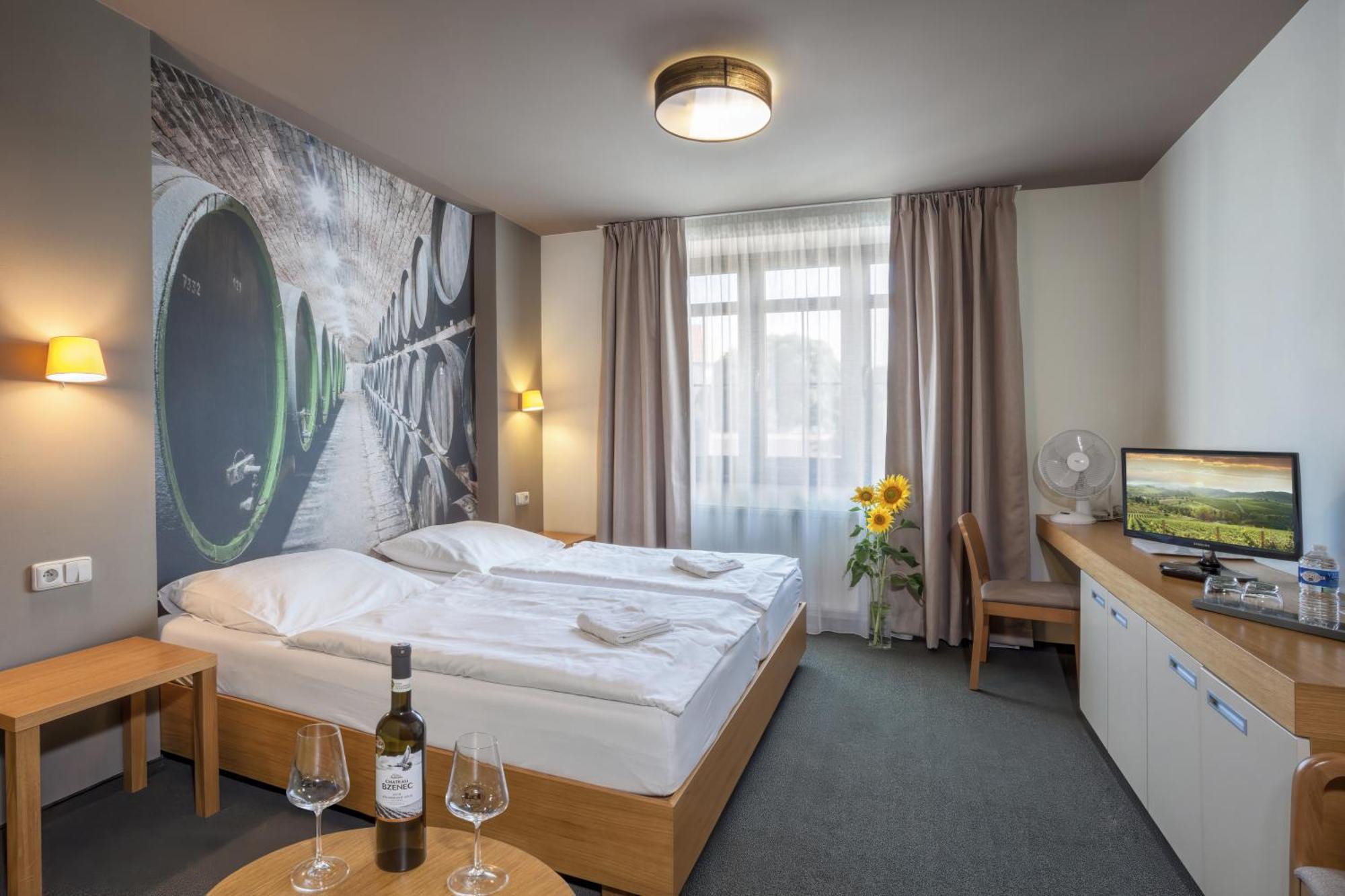 Hotel Lidovy Dum Bzenec Exterior photo